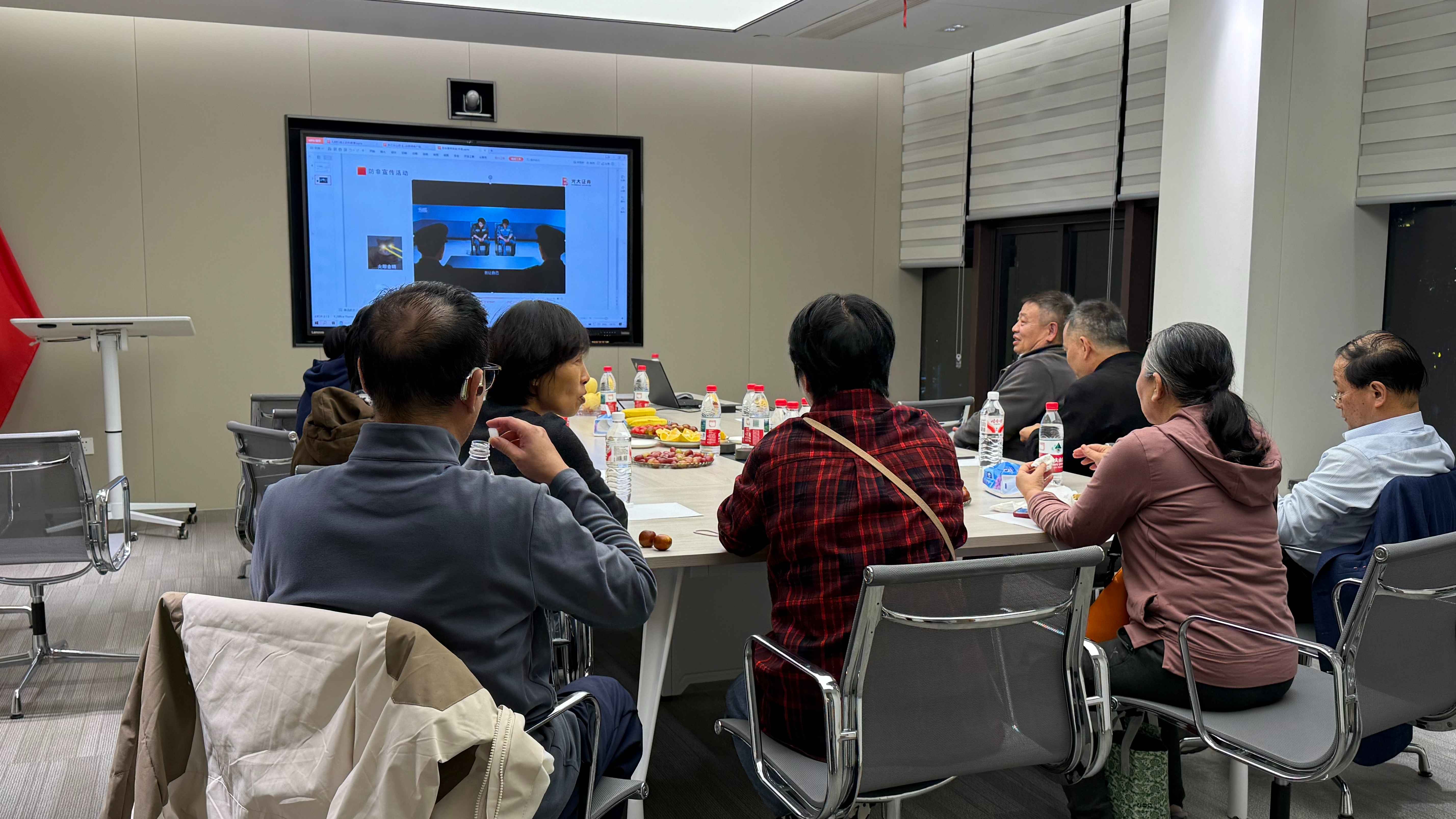 光大证券宁波北仑新碶营业部开展防非宣传活动