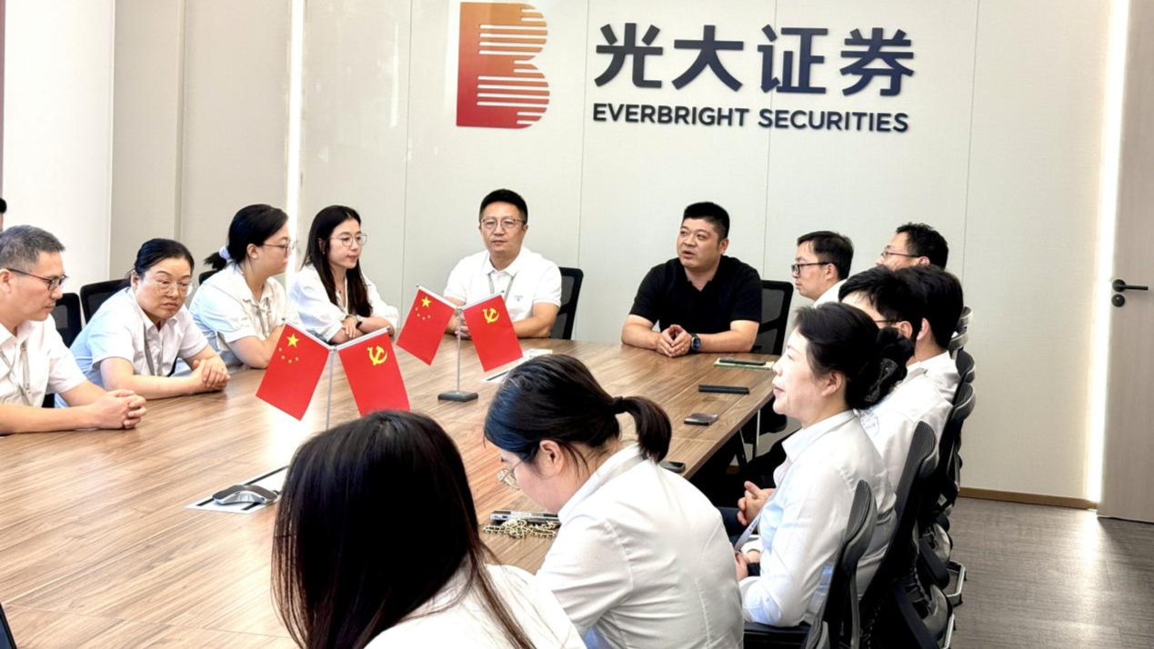 光大证券宁海民生路营业部开展“筑牢合规底线，护航业务发展” 合规宣传周活动