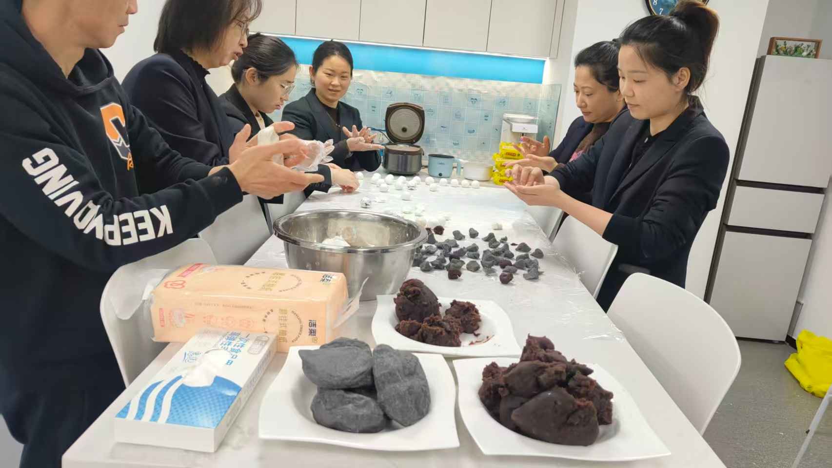 情暖元宵 匠心传情—光大证券宁波悦盛路营业部开展汤圆制作活动