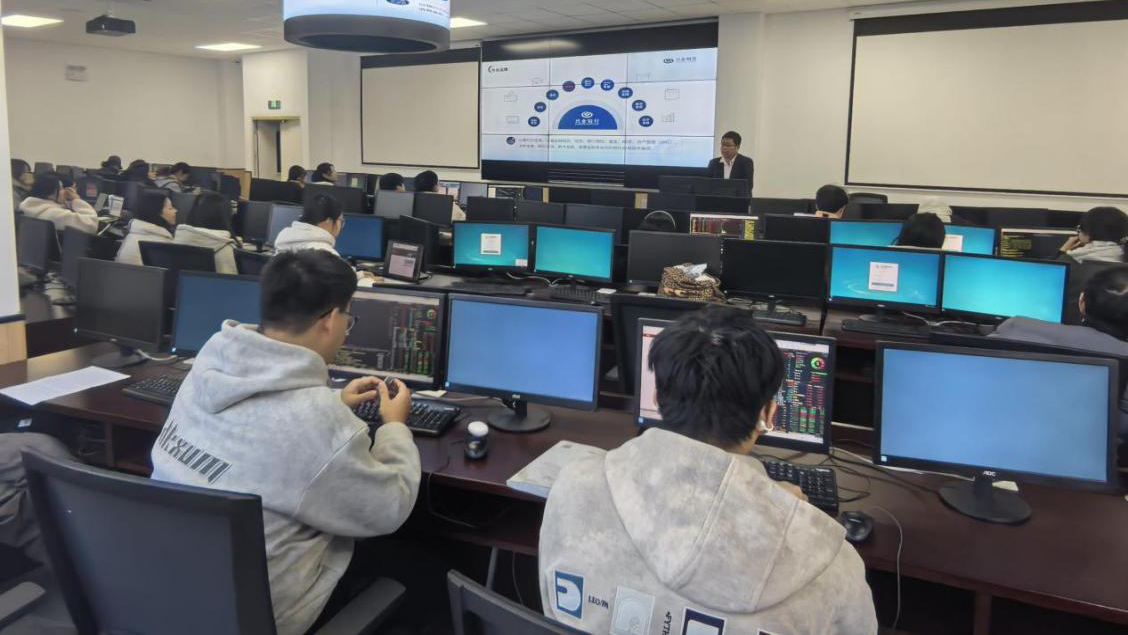 同心共育新英才  启航期市新未来 ——兴业期货开展投资者教育进校园活动